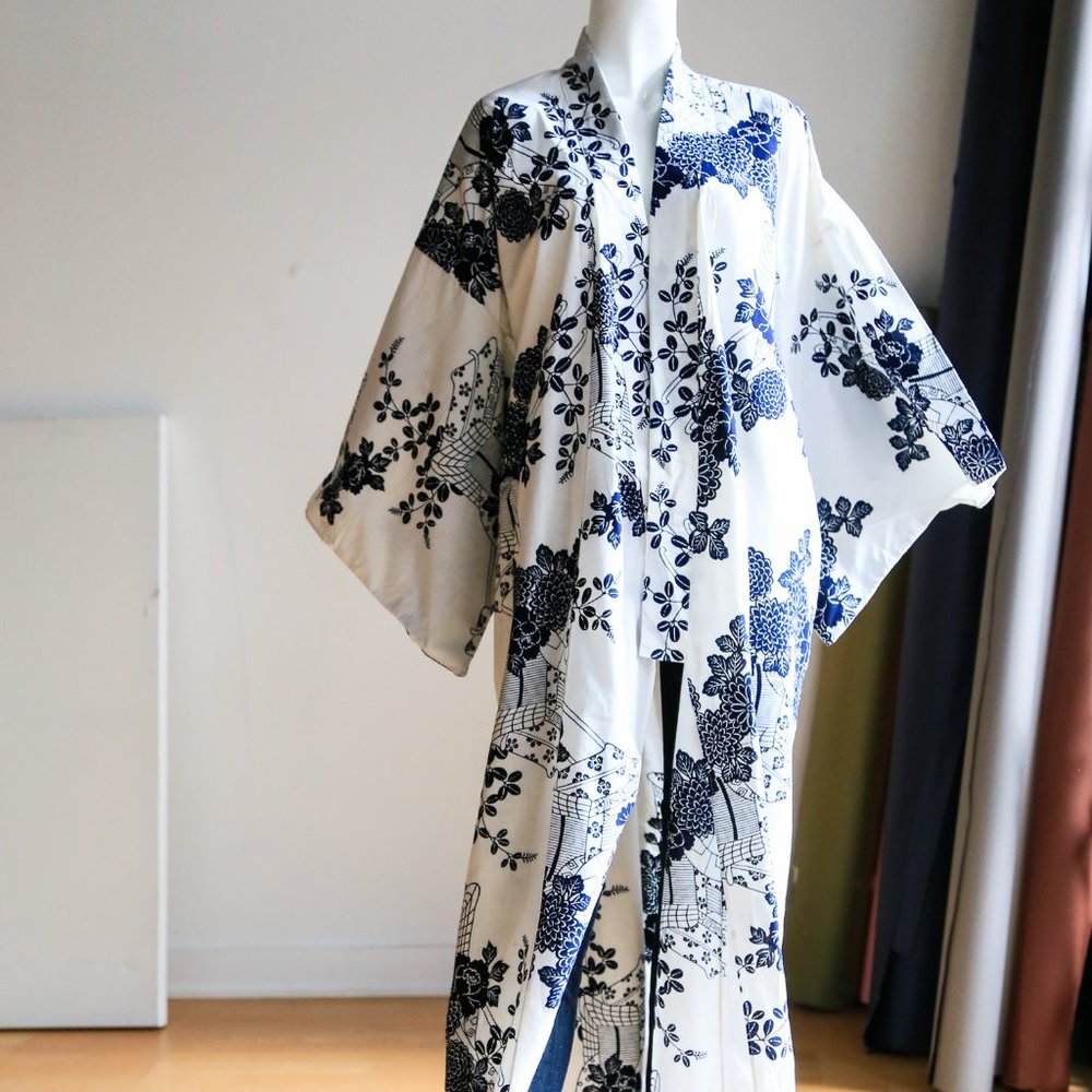 Traditional Japanese Full Length Kimono Hand-paint